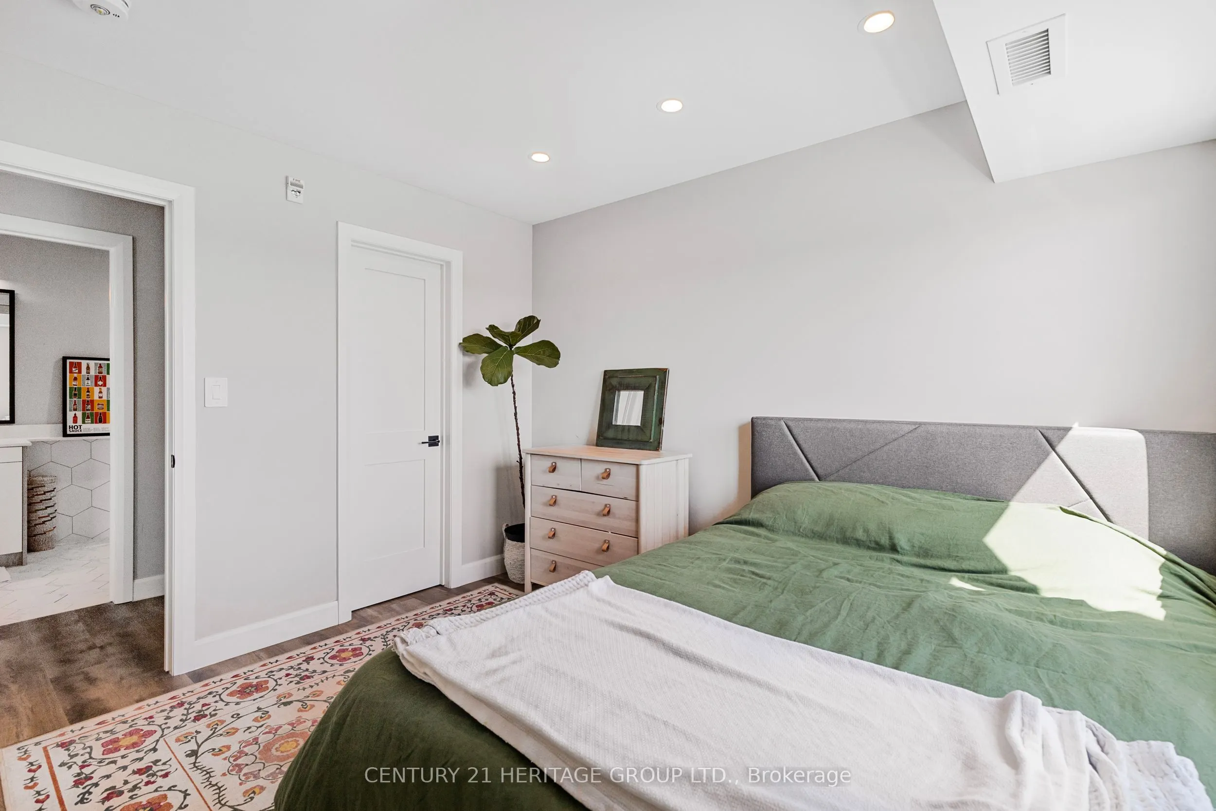 34 Norman Street, #606