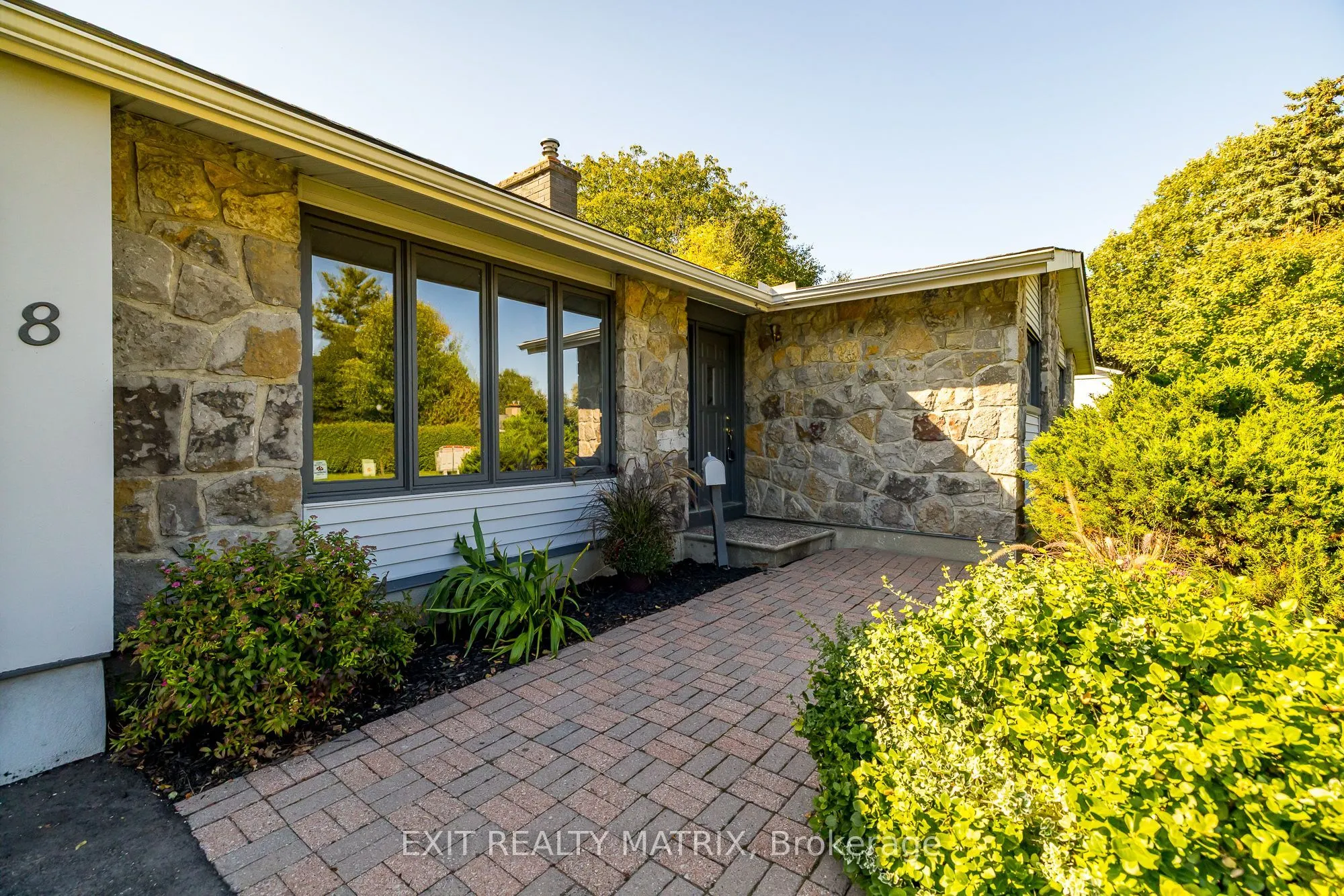 8 Brian Crescent