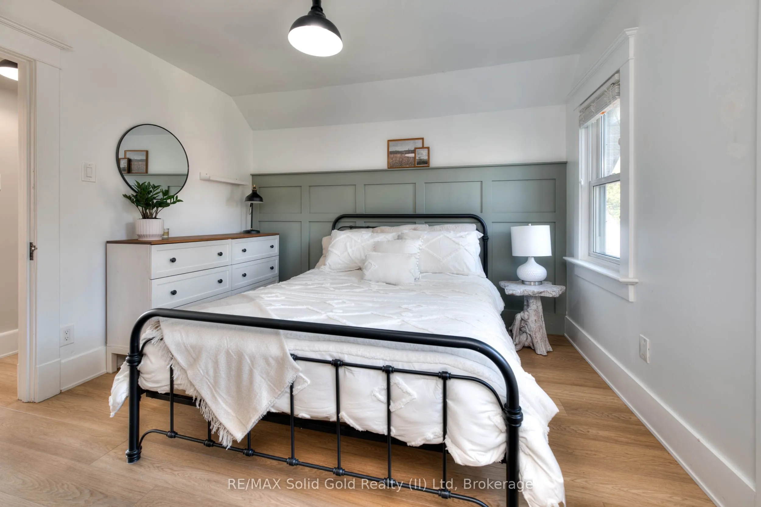 33 Bloomingdale Road N