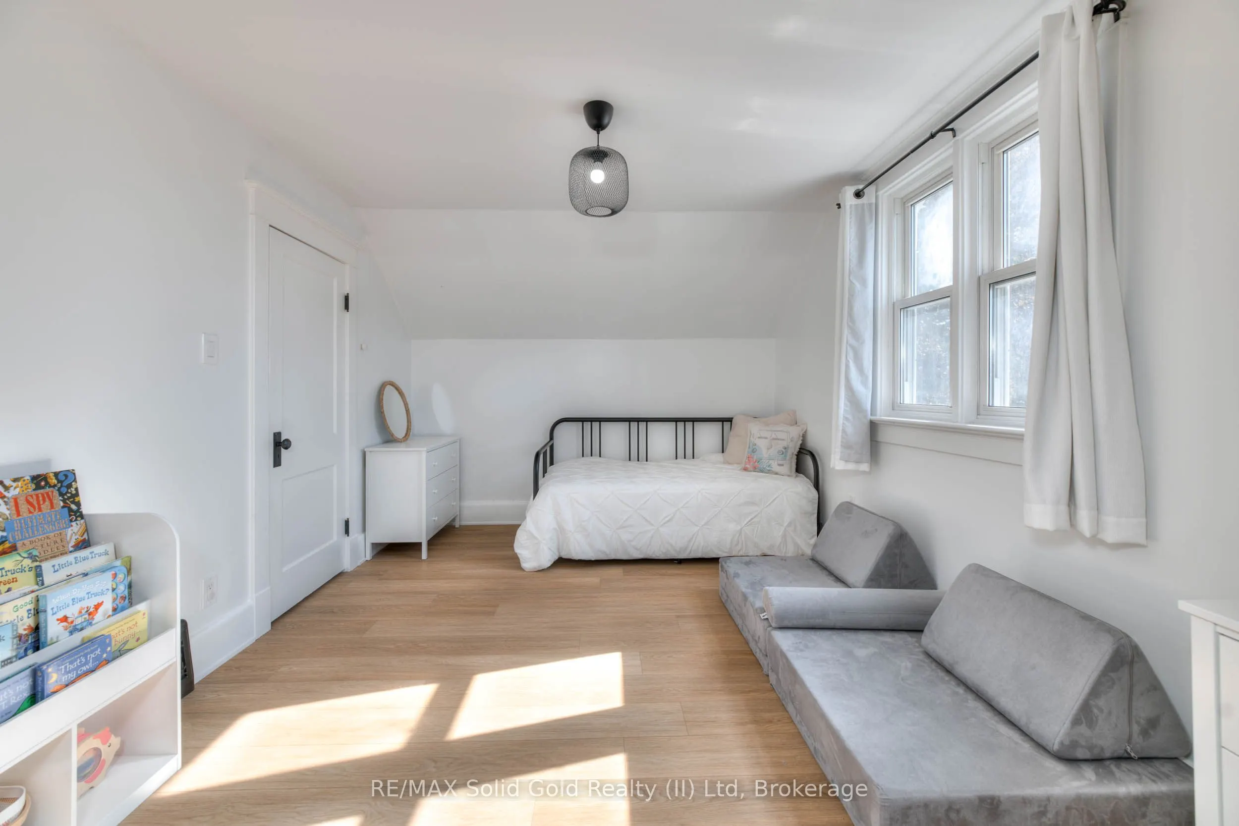 33 Bloomingdale Road N
