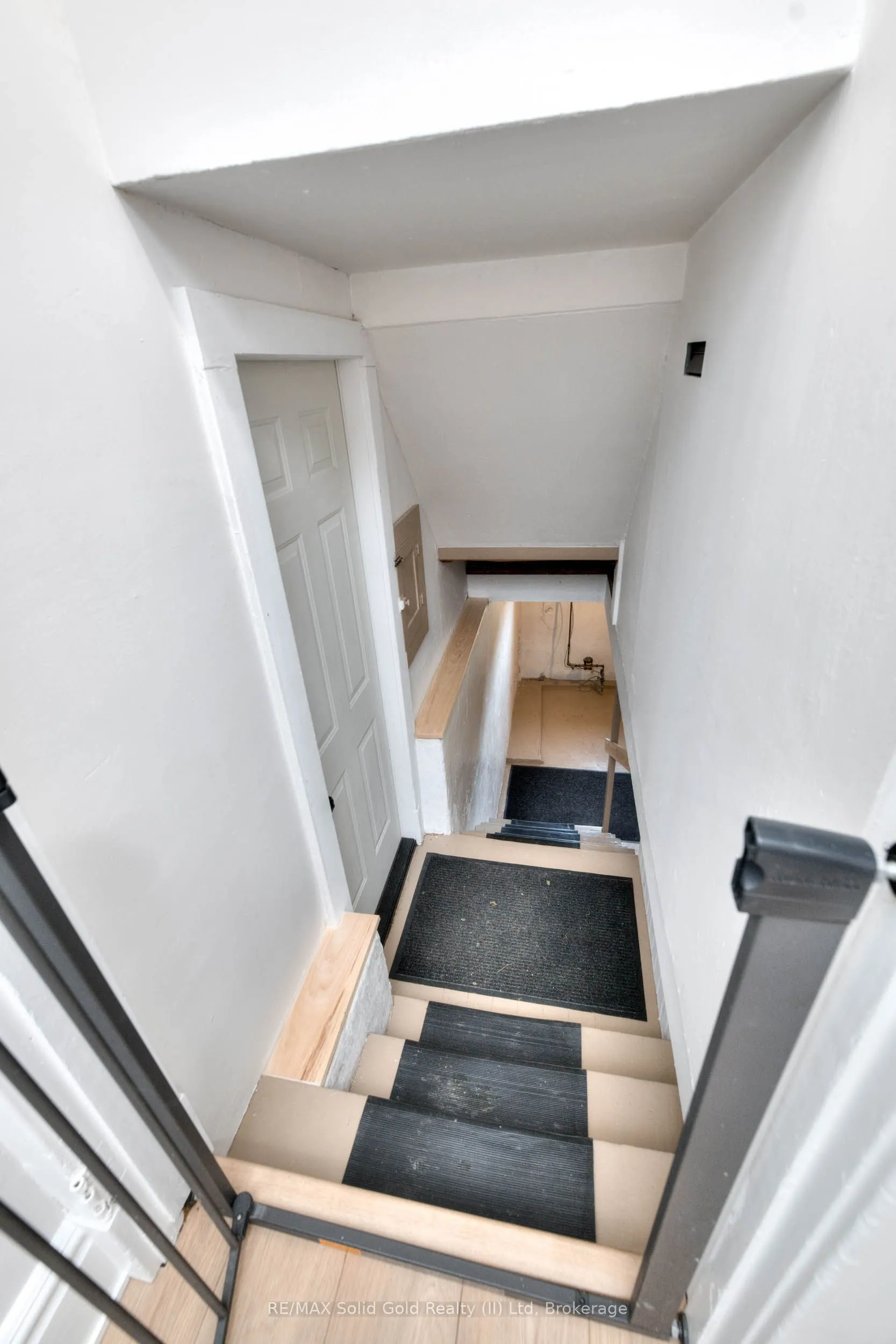 33 Bloomingdale Road N