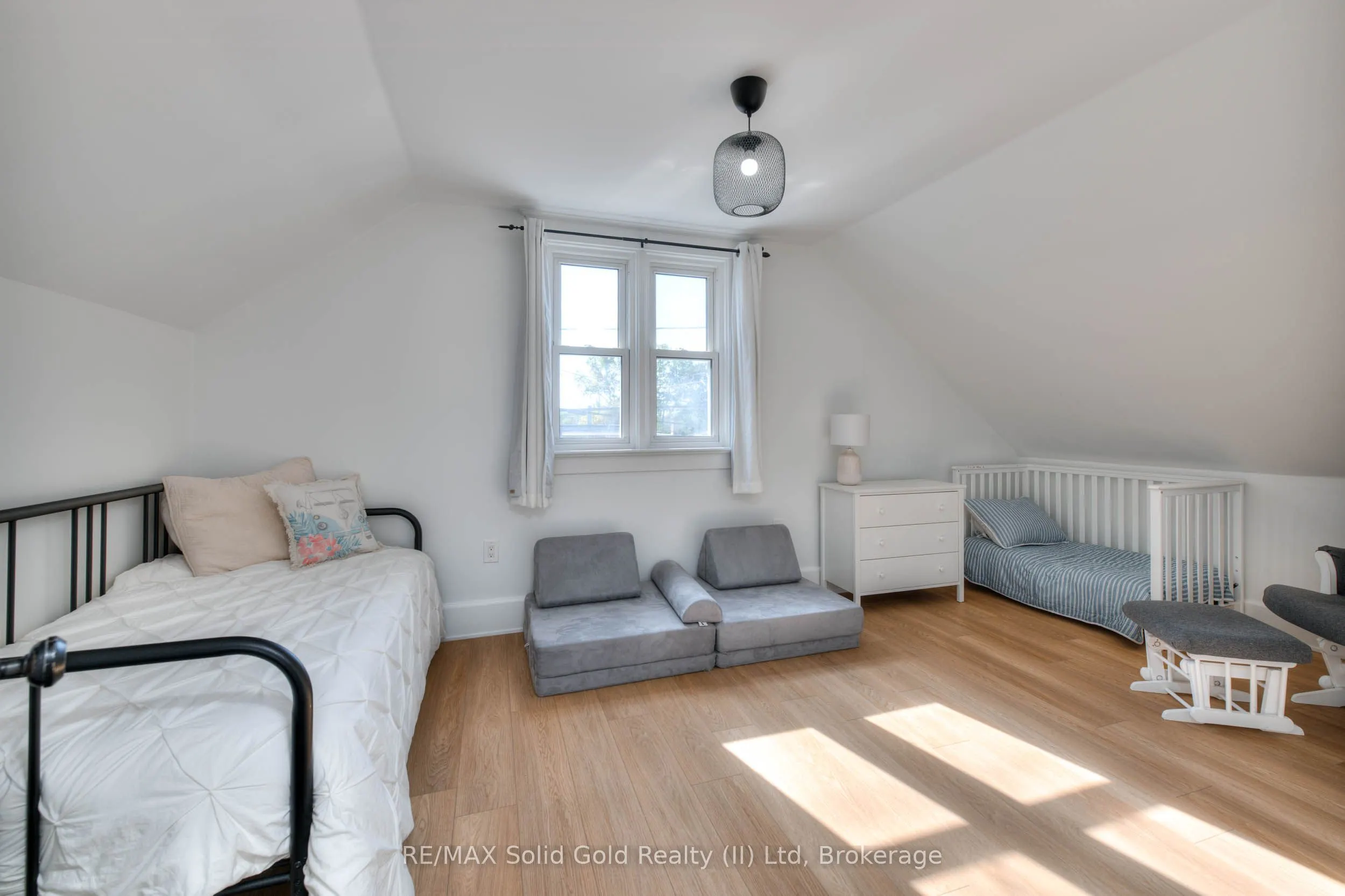 33 Bloomingdale Road N