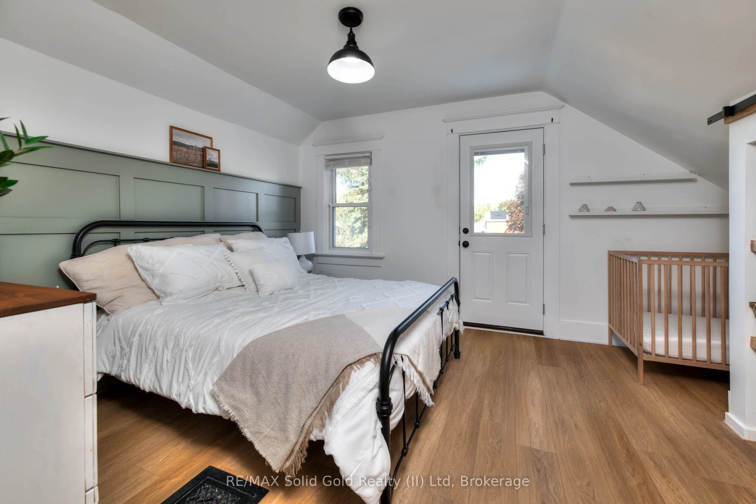 33 Bloomingdale Road N