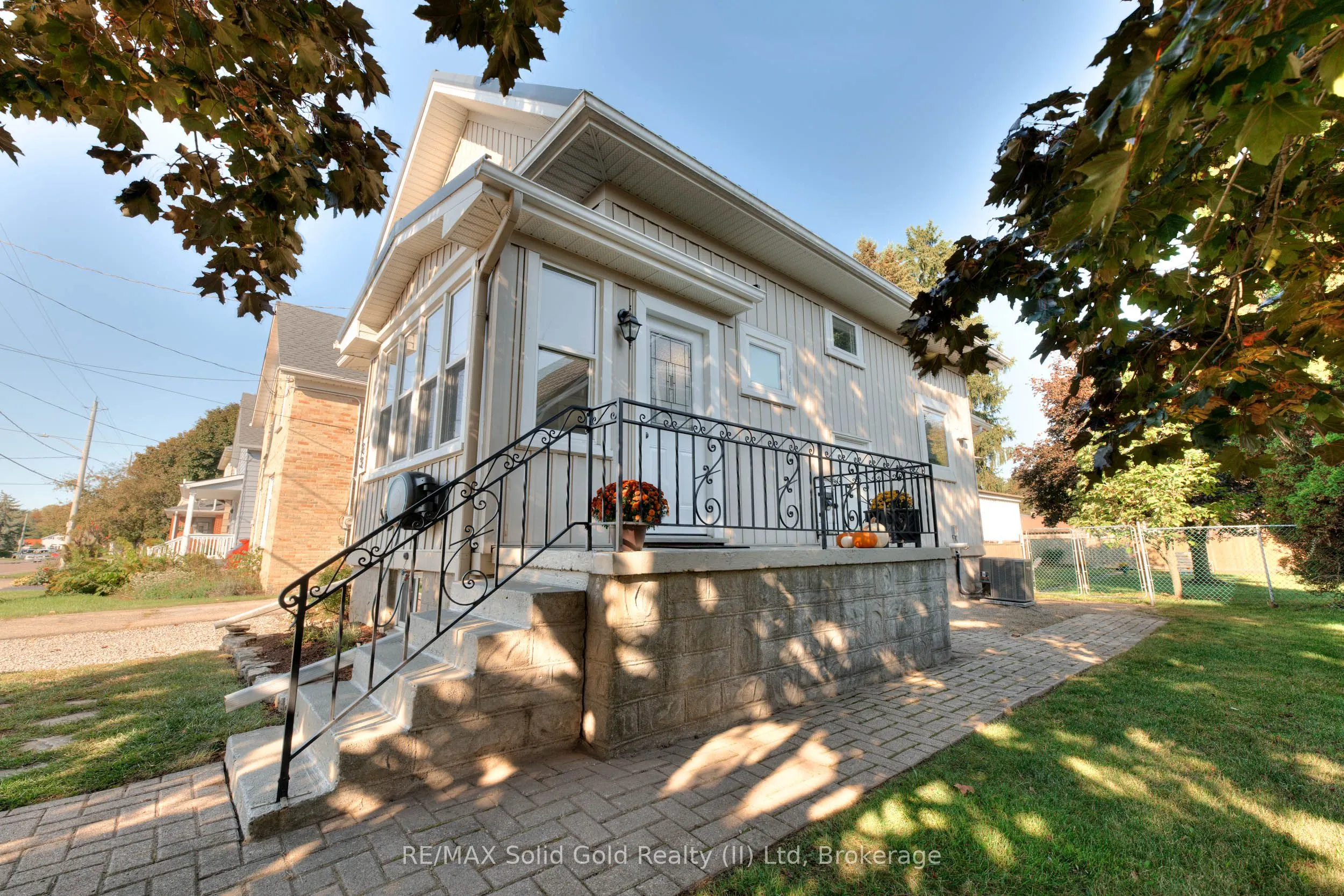 33 Bloomingdale Road N