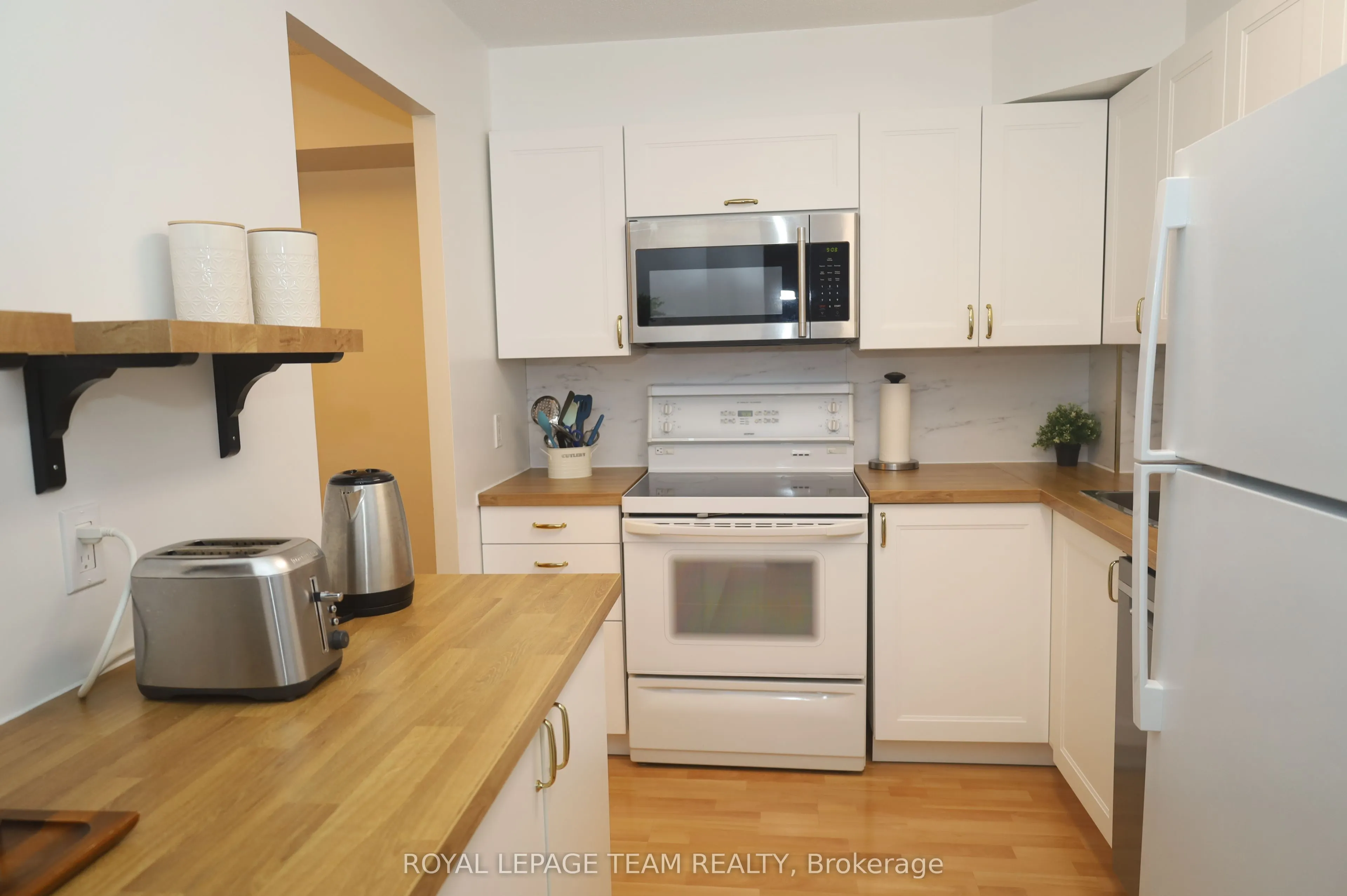 1025 Grenon Avenue, #209