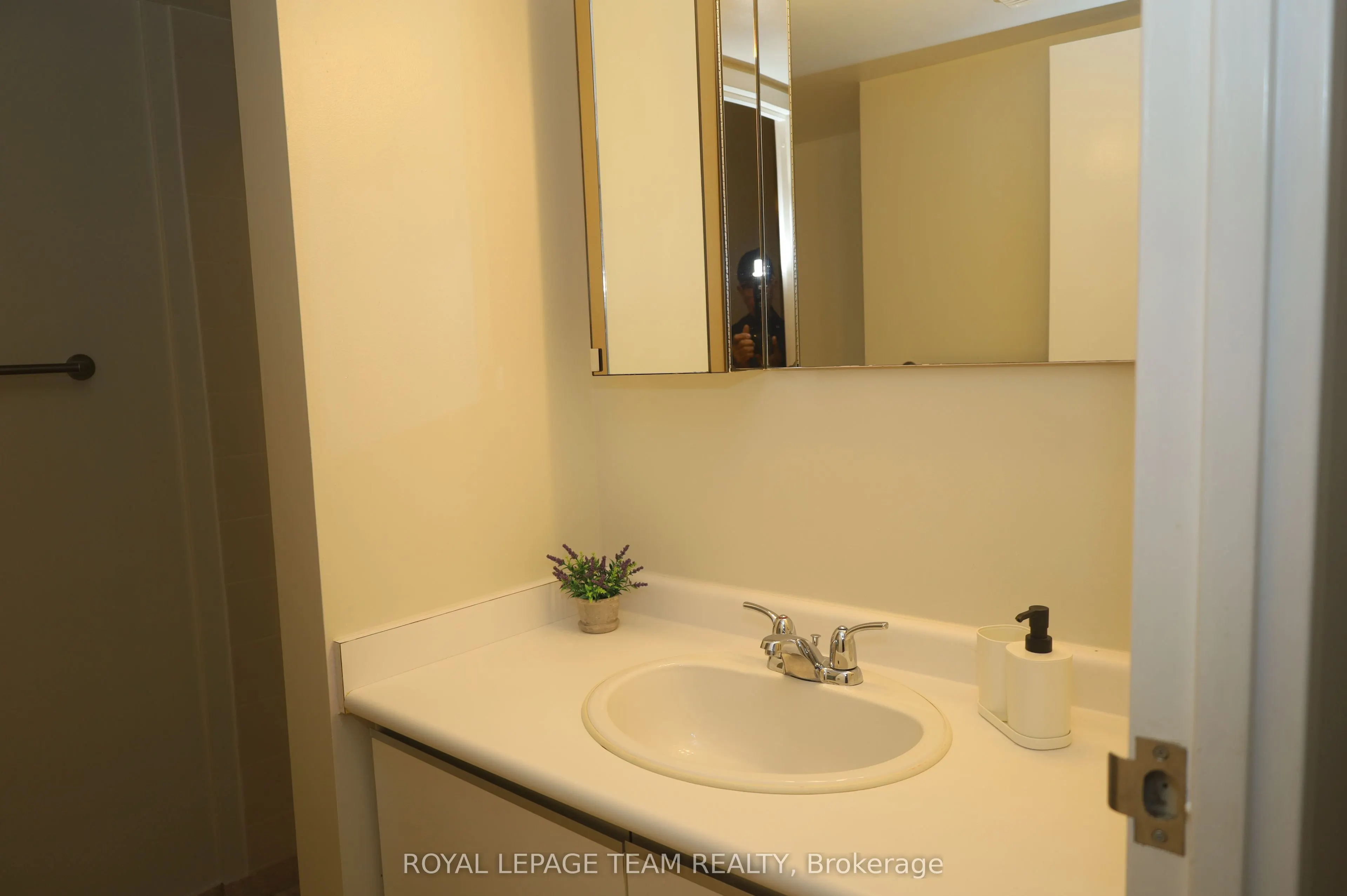 1025 Grenon Avenue, #209