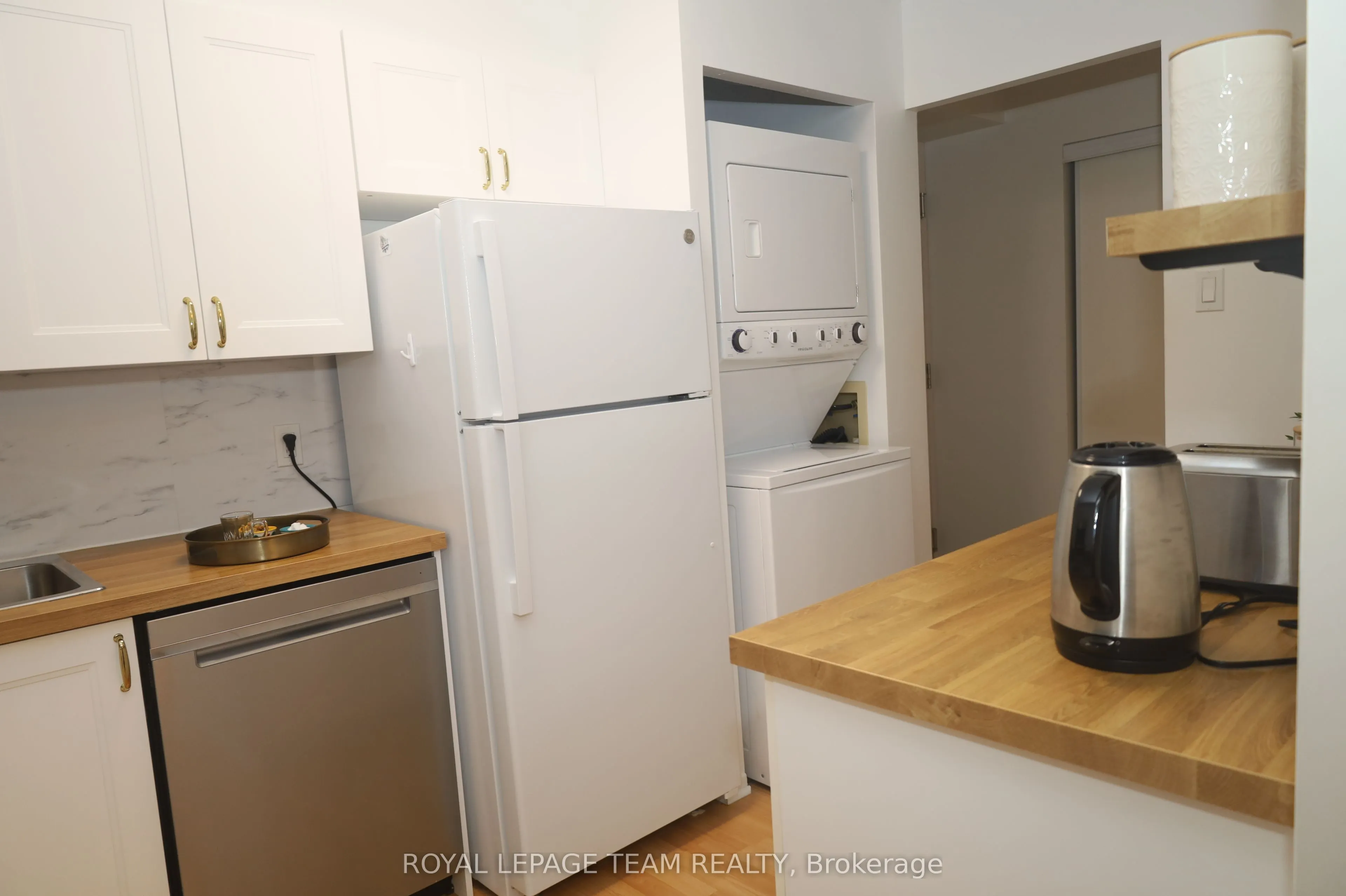 1025 Grenon Avenue, #209