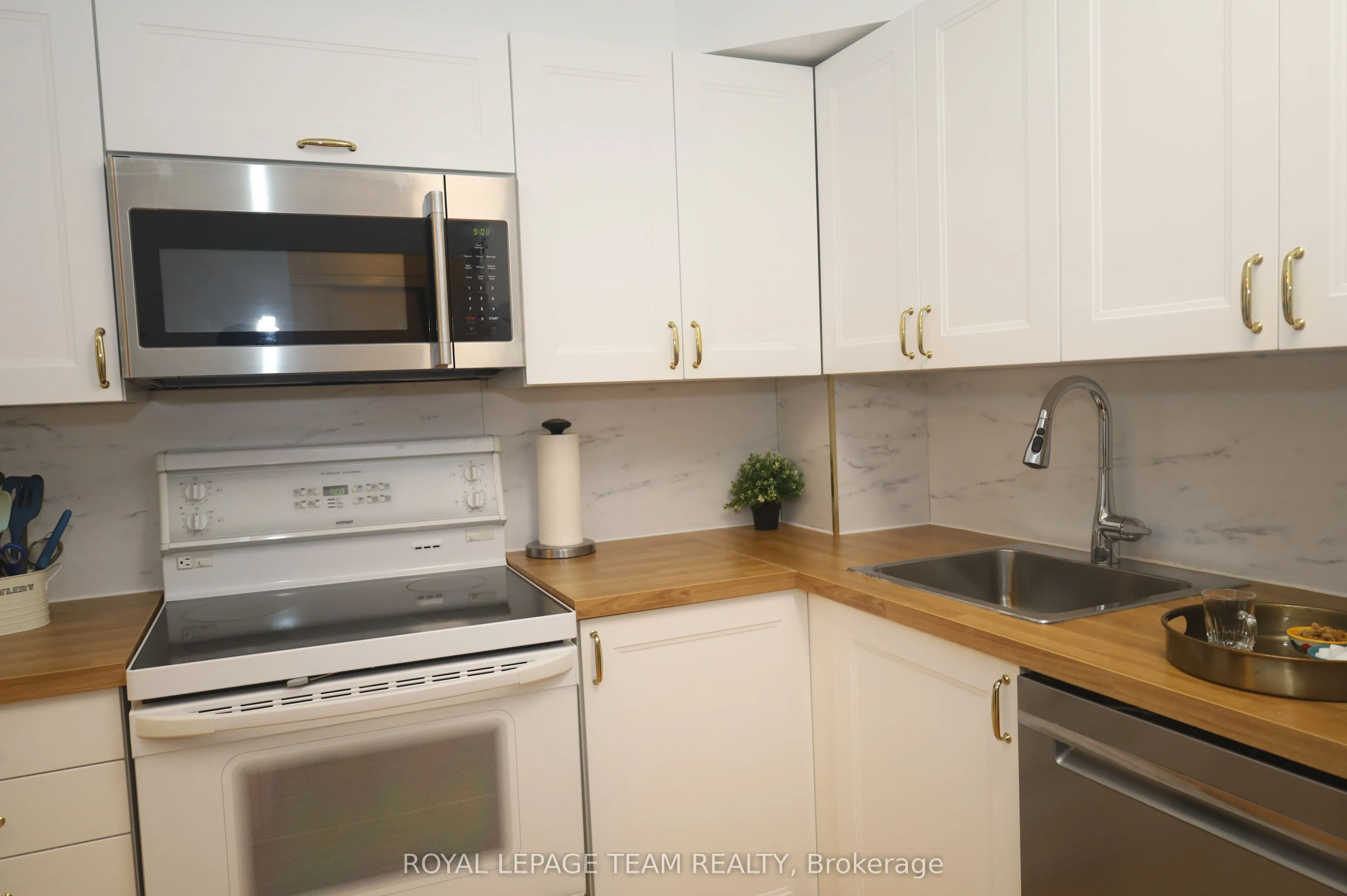 1025 Grenon Avenue, #209