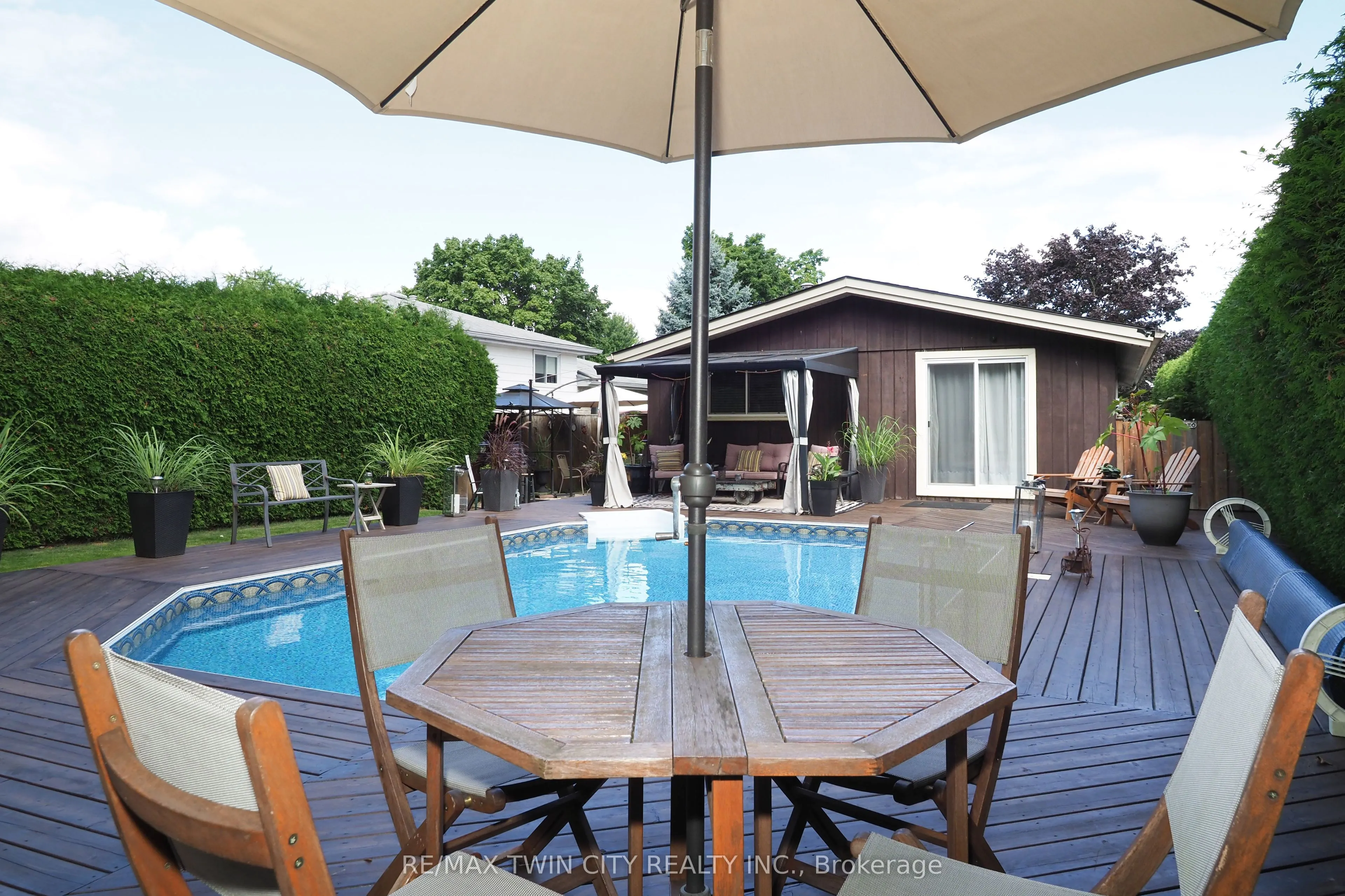 44 Milton Avenue W
