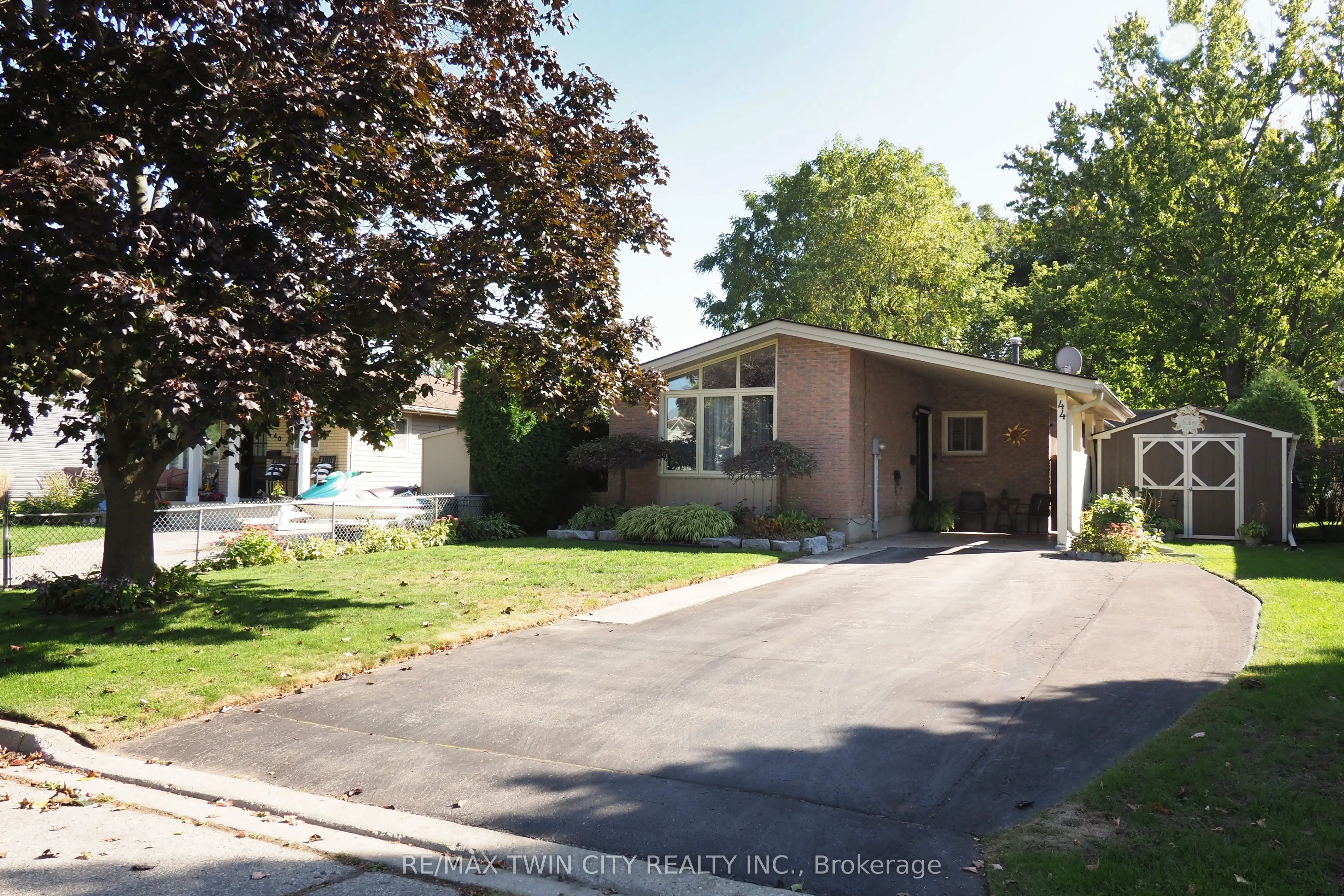 44 Milton Avenue W