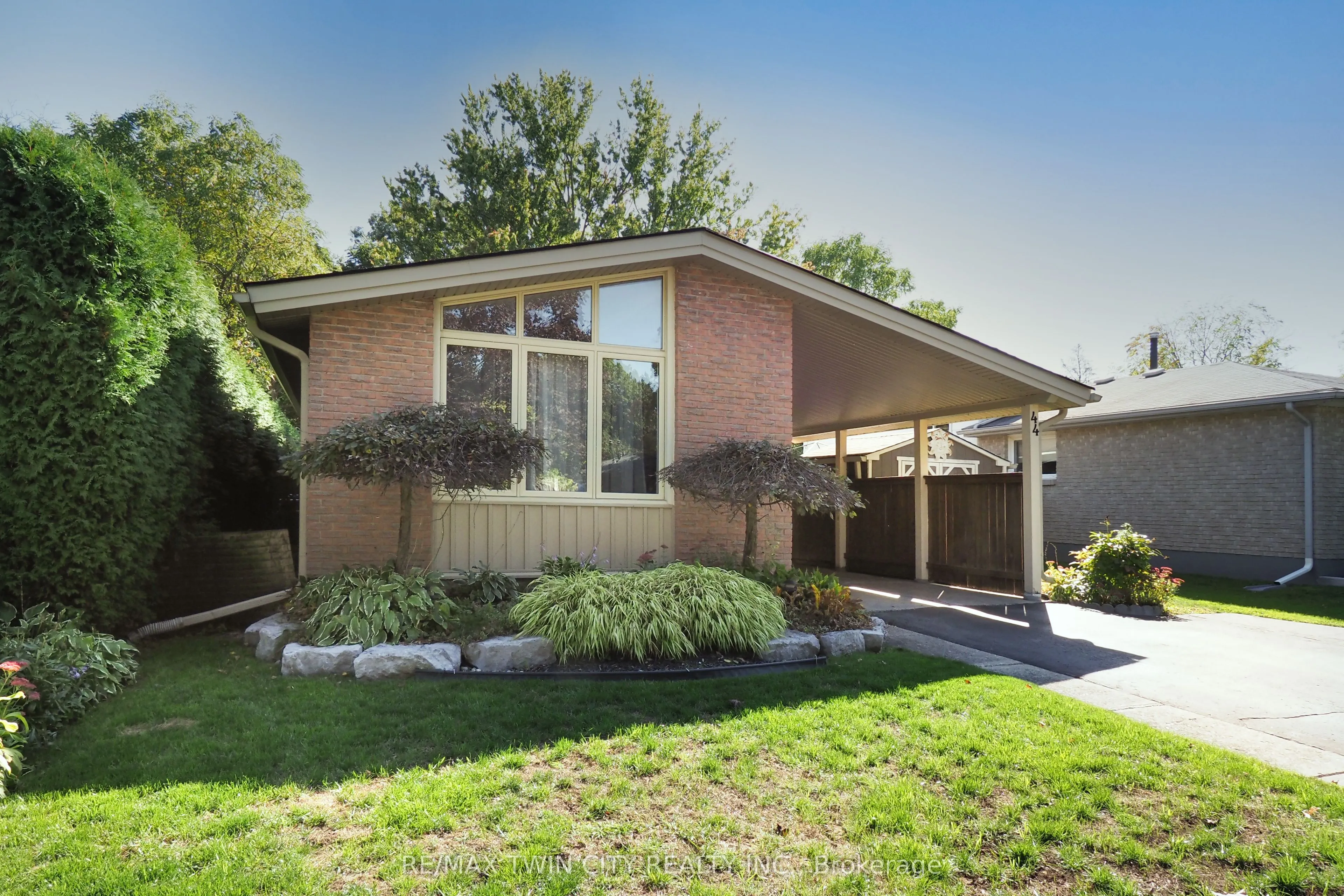 44 Milton Avenue W