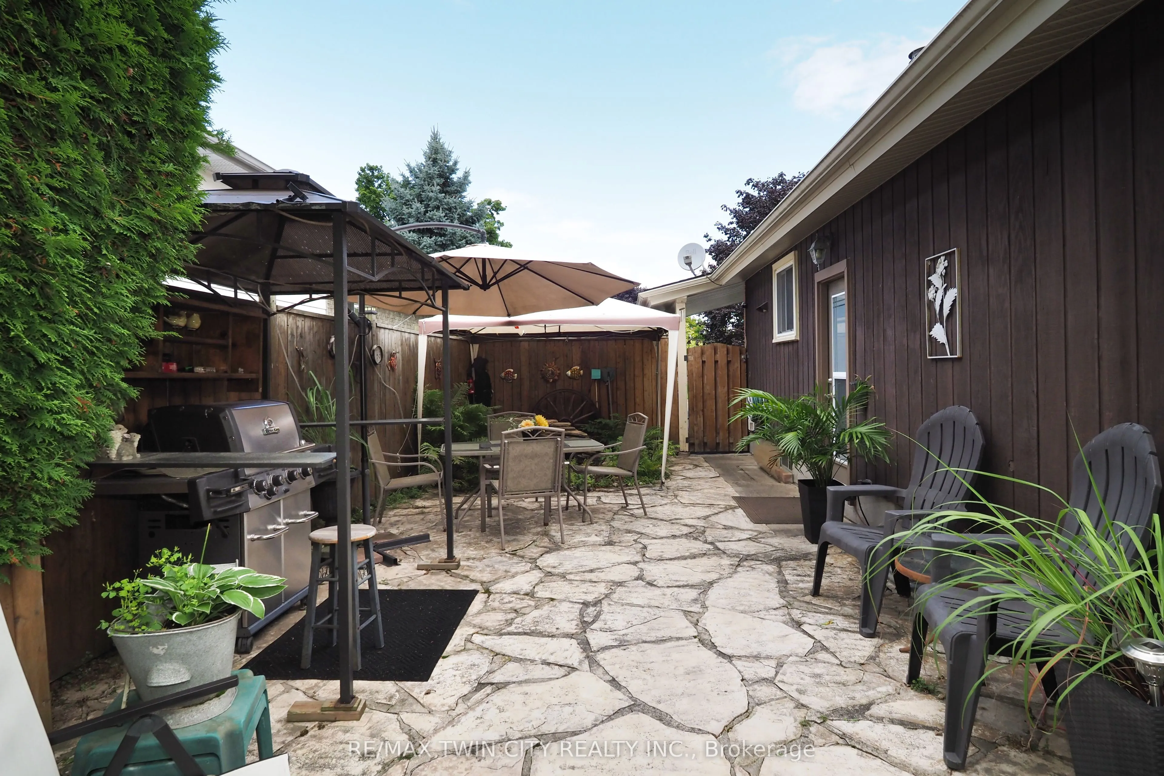 44 Milton Avenue W