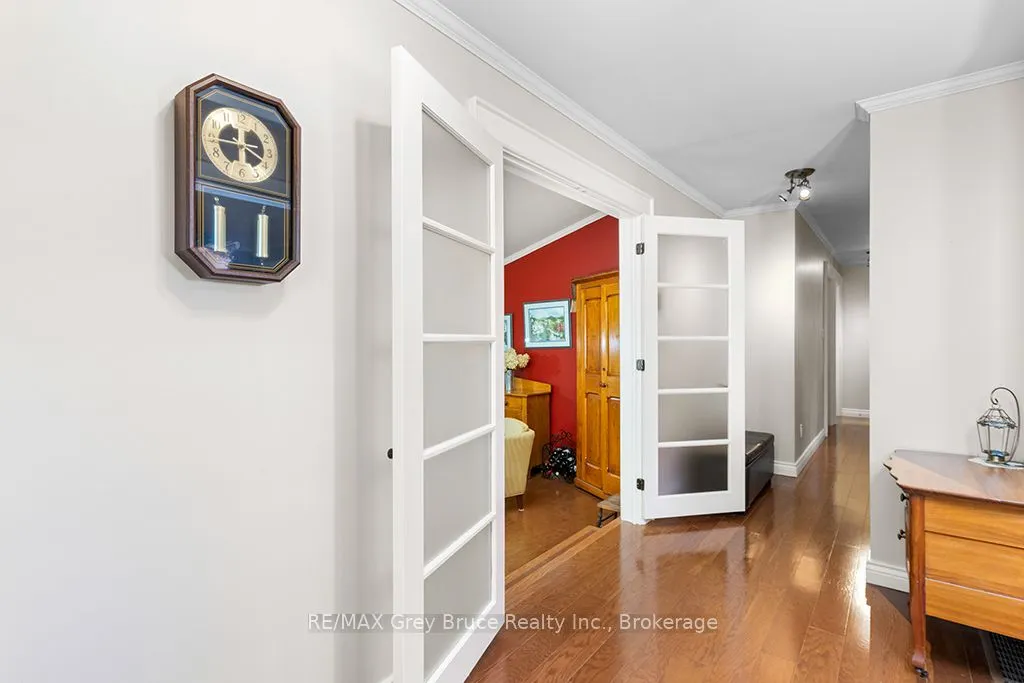 563 21 Street W
