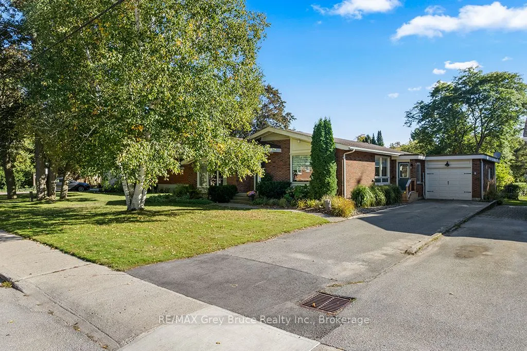 563 21 Street W