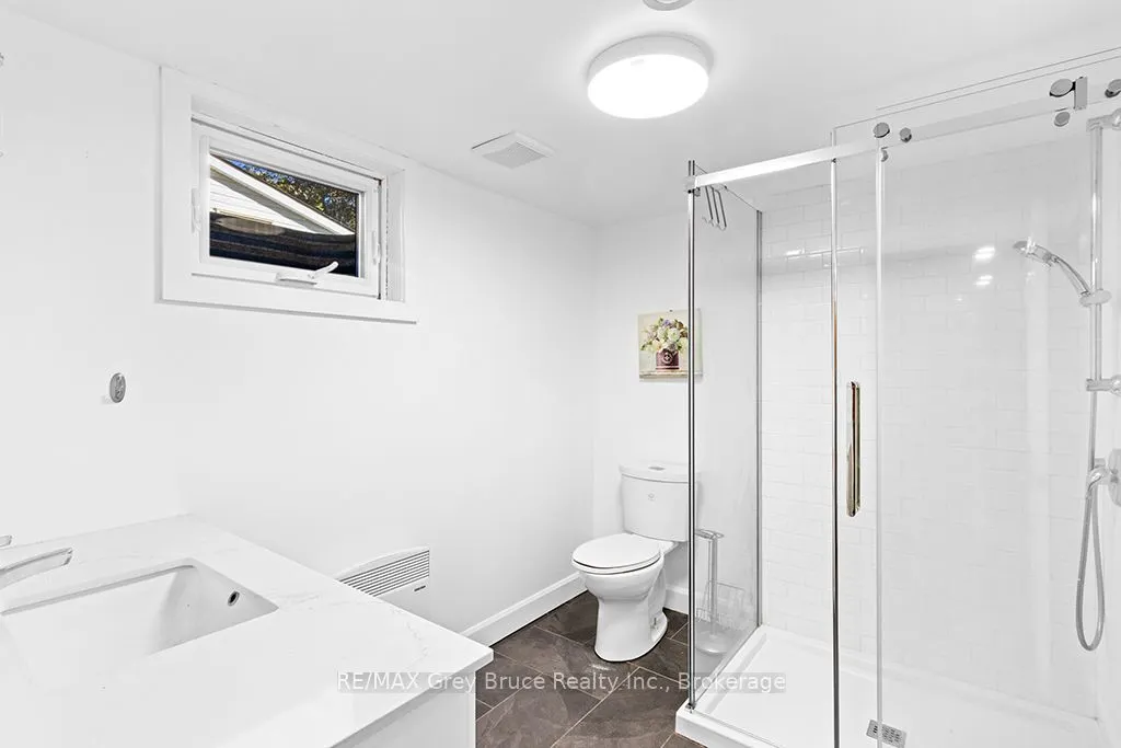 563 21 Street W