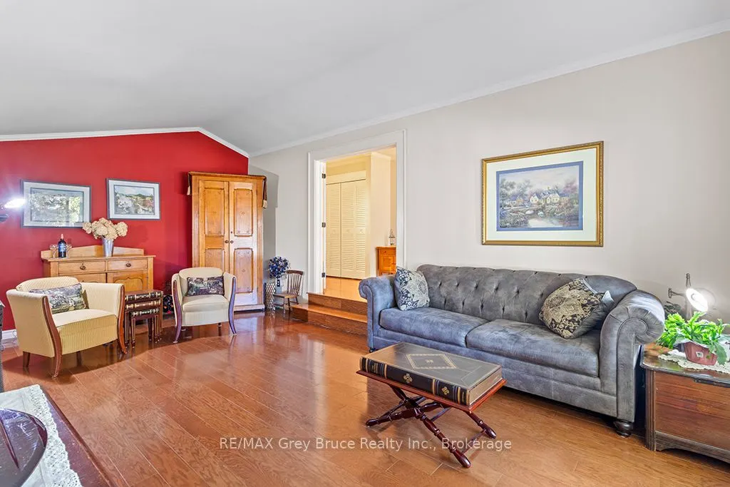 563 21 Street W