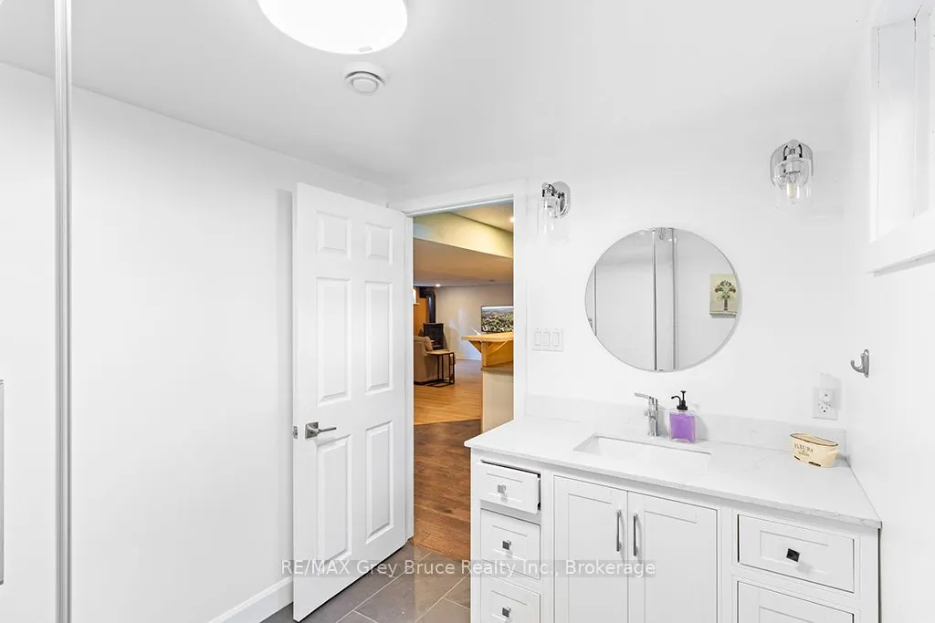 563 21 Street W