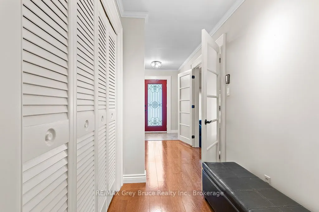 563 21 Street W