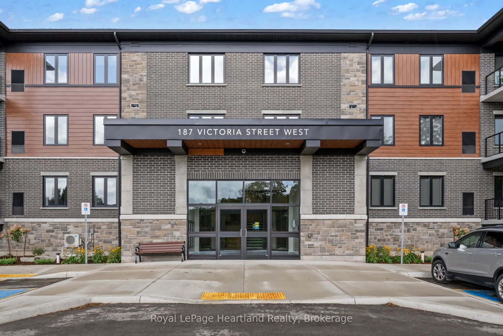 187 VICTORIA Street W, #106
