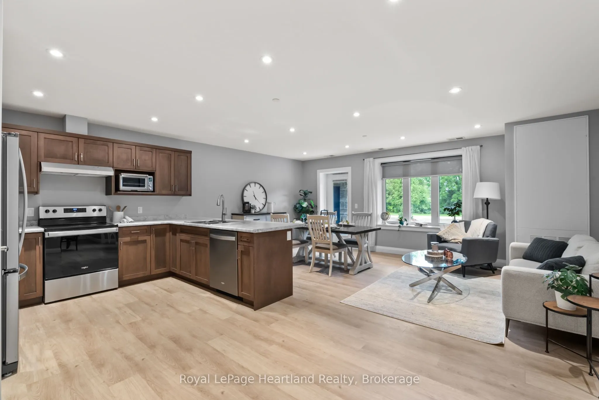 187 VICTORIA Street W, #406