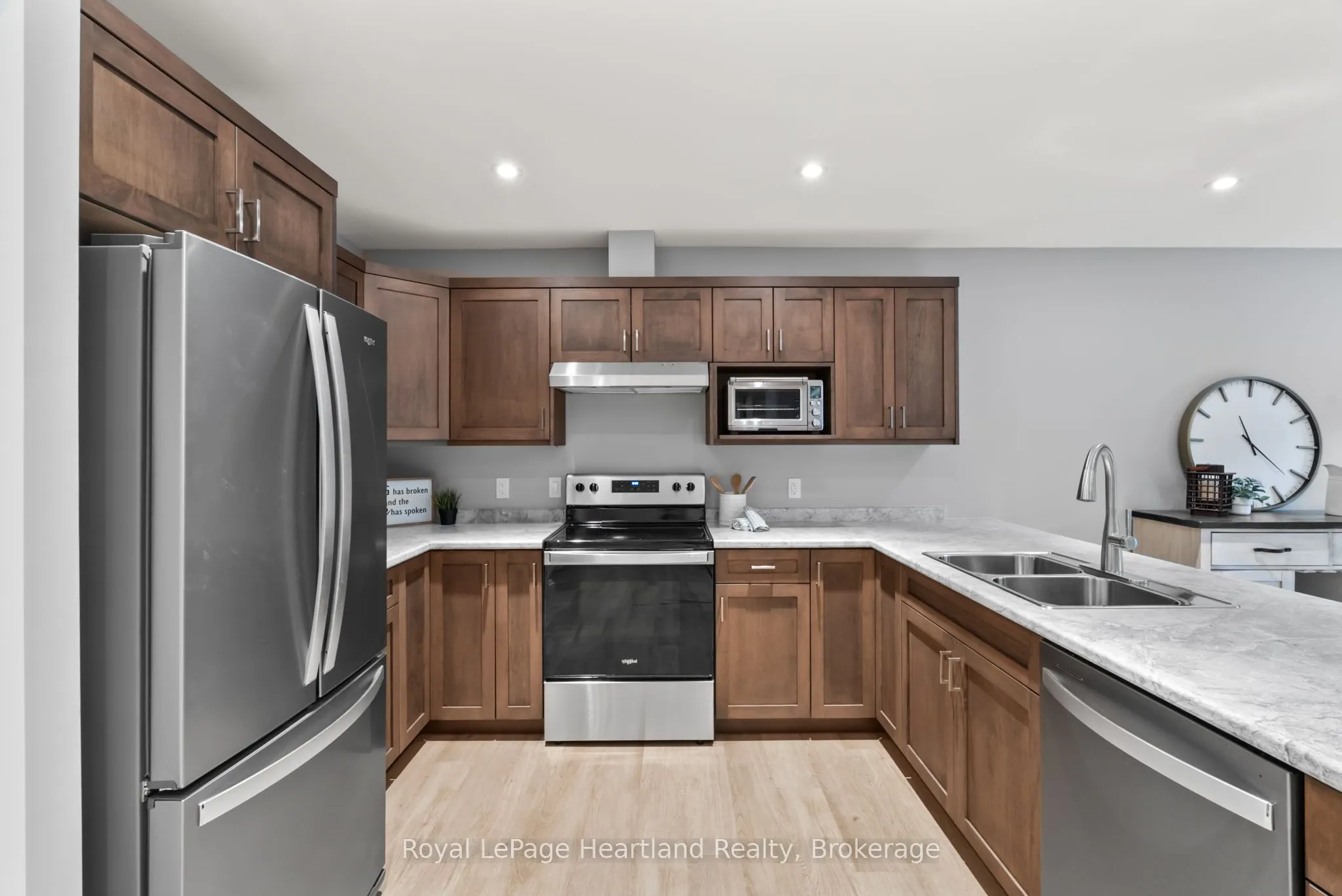 187 VICTORIA Street W, #406