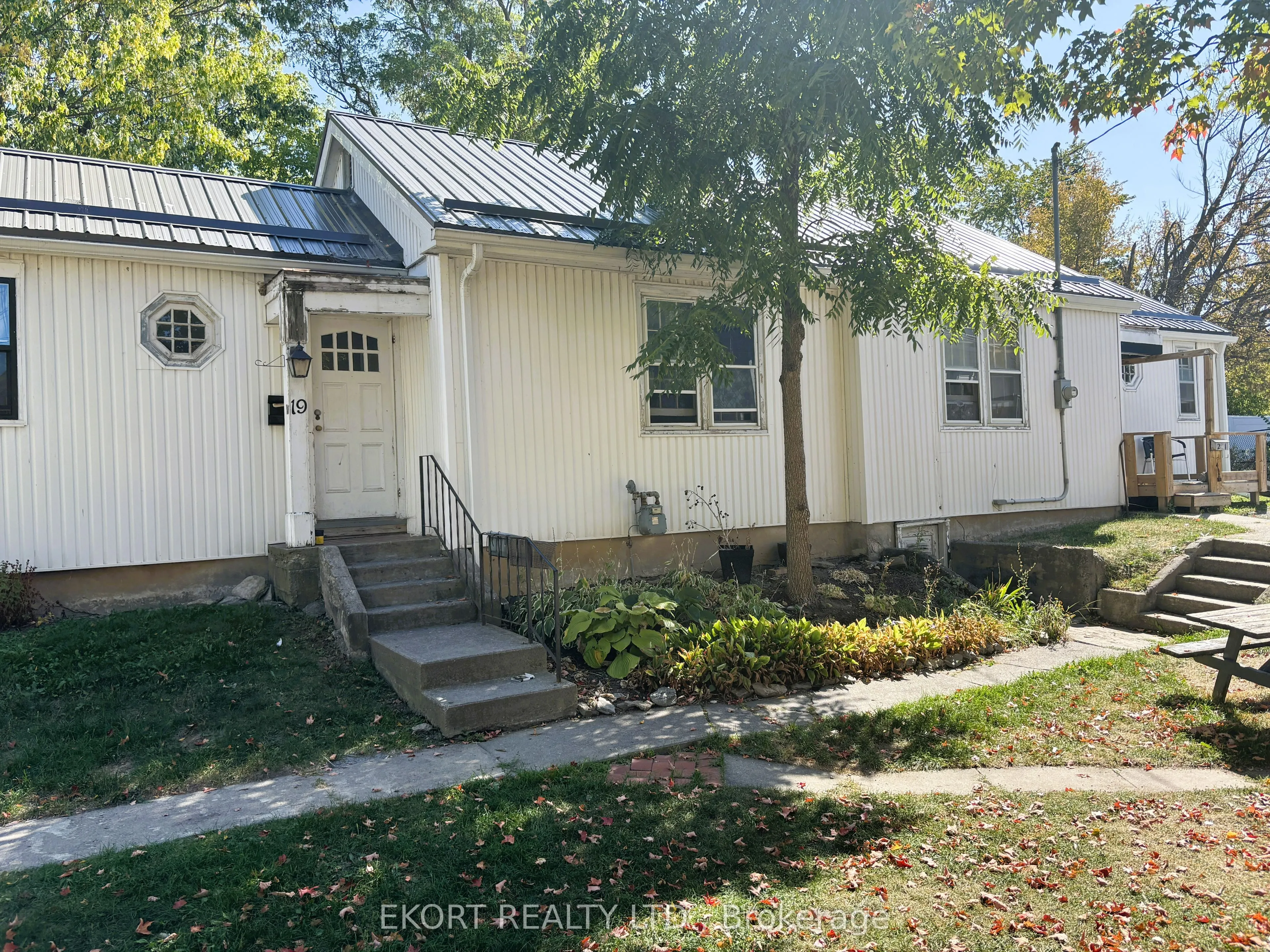 17-23 Moira Street W