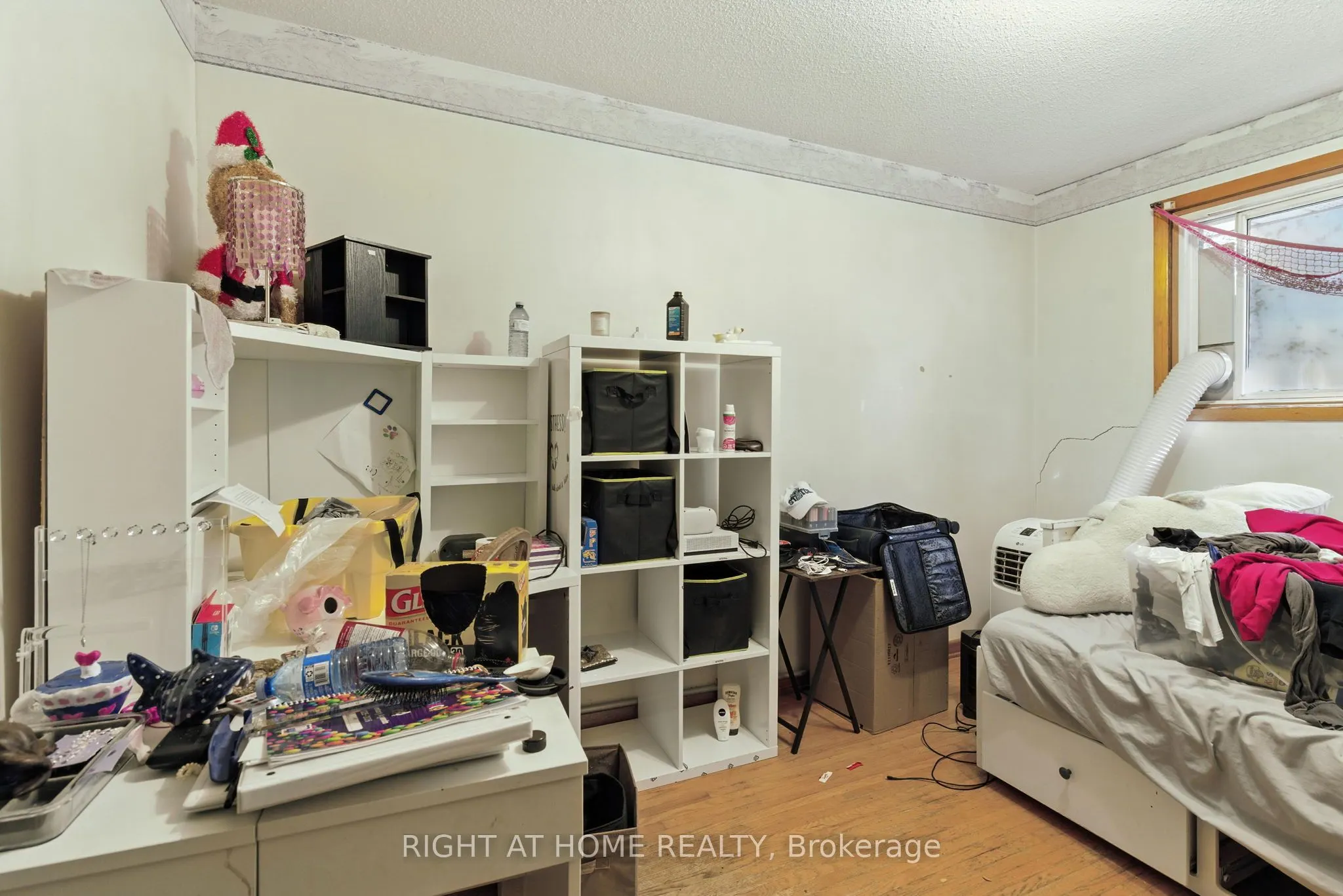 4363 Meadowvale Drive