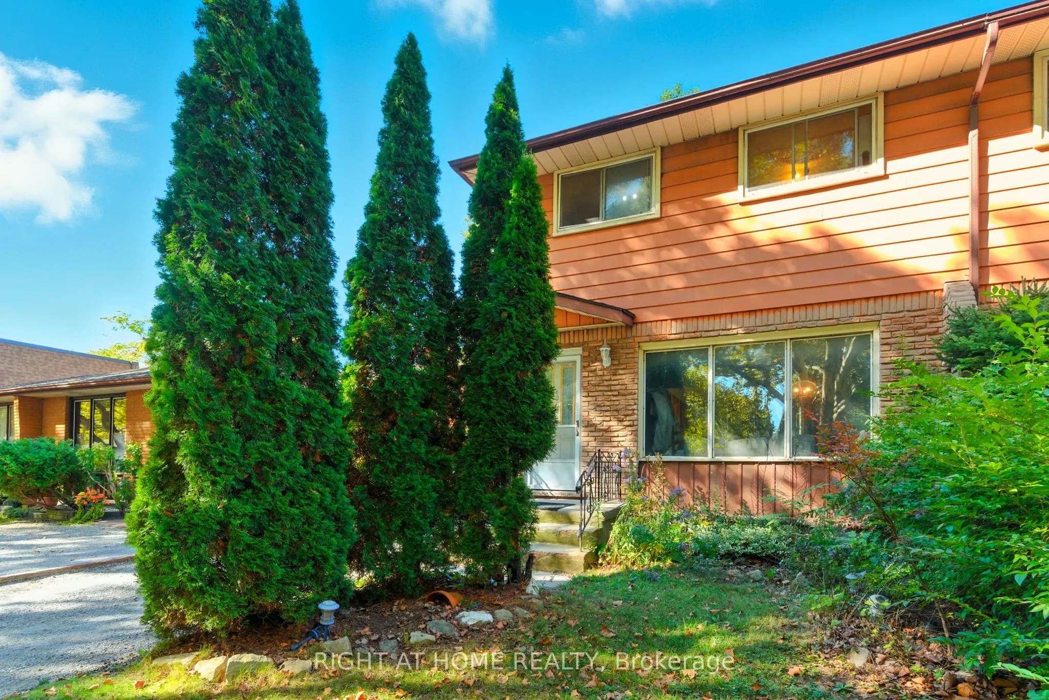 4363 Meadowvale Drive