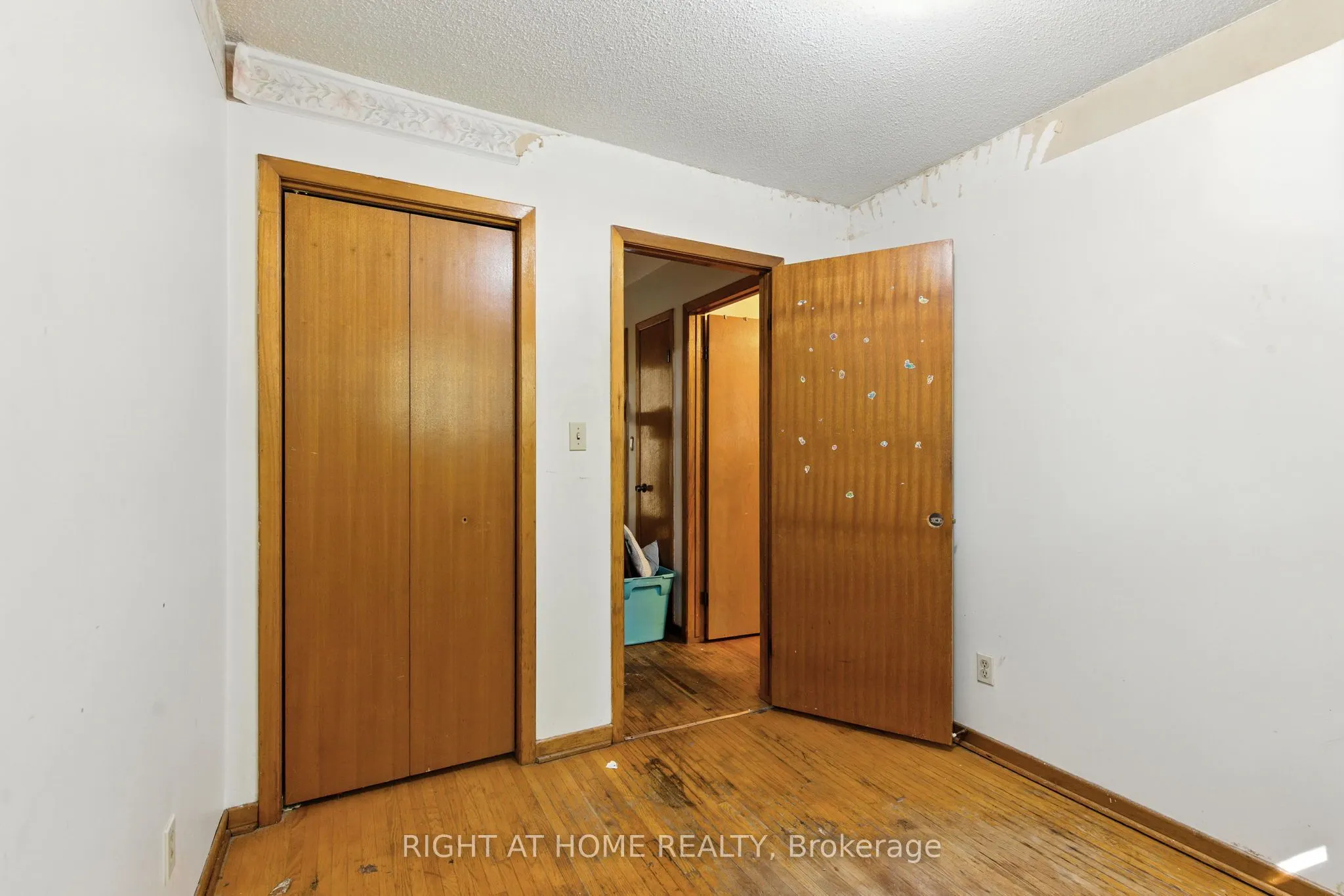 4363 Meadowvale Drive