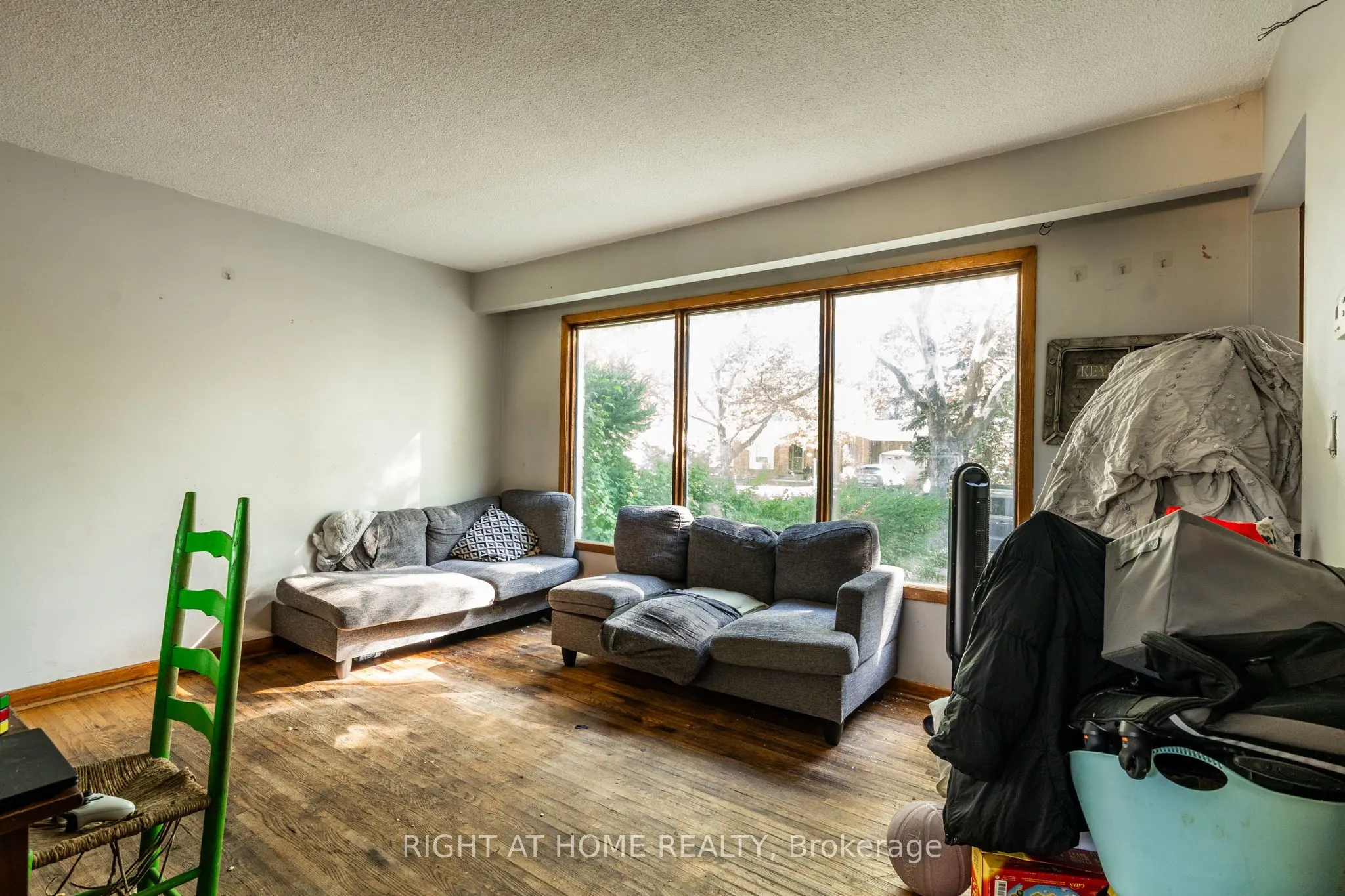 4363 Meadowvale Drive
