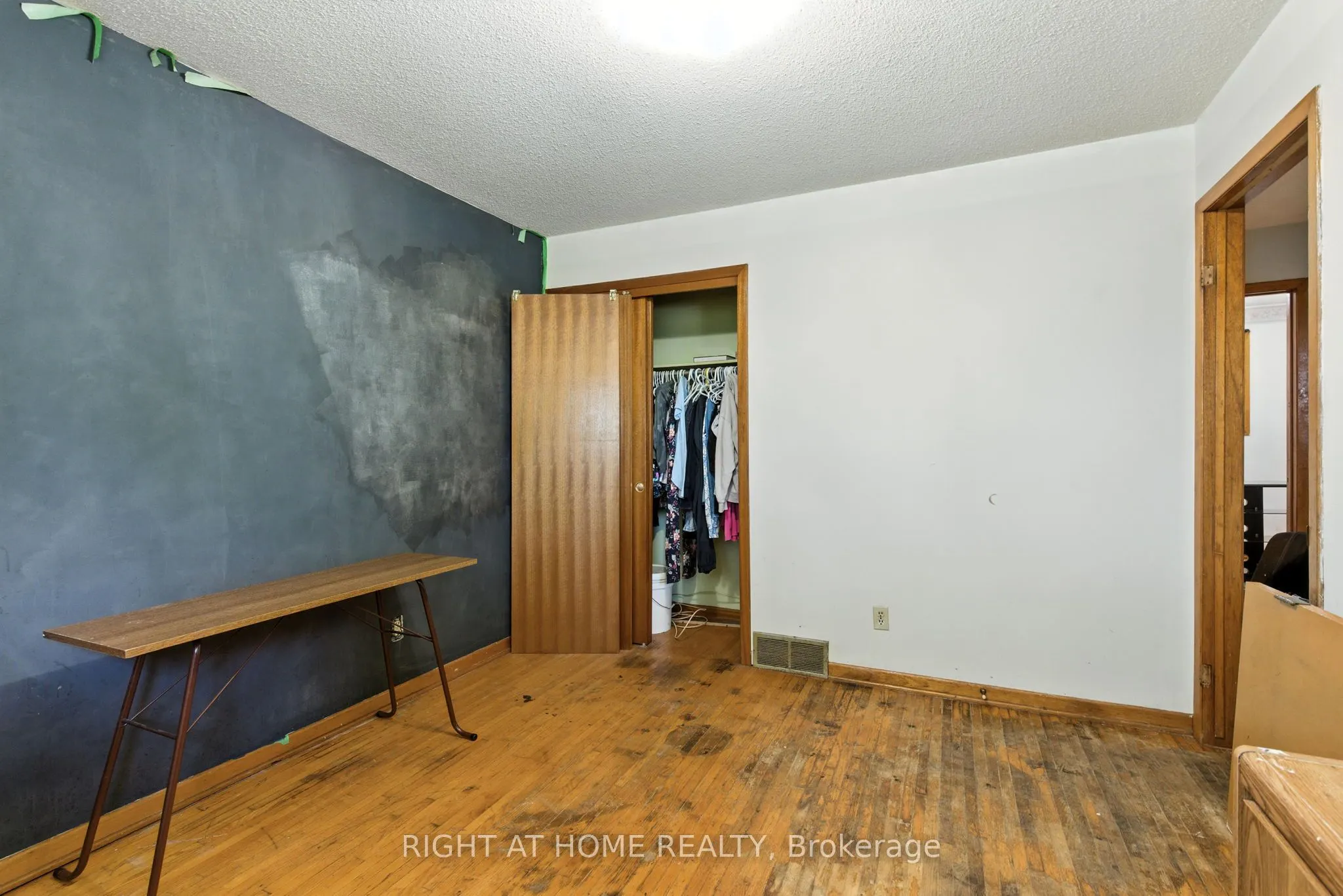 4363 Meadowvale Drive