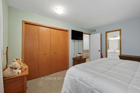23 Lynngate Grove