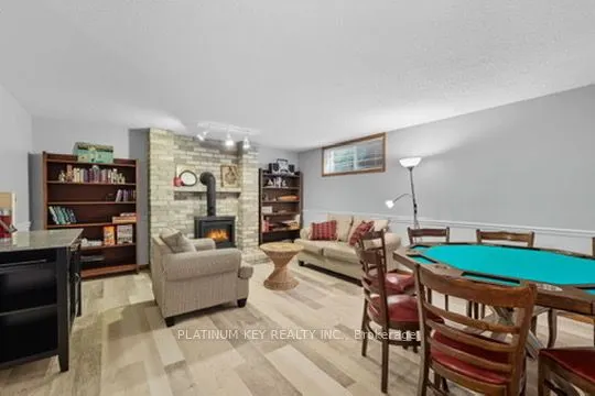 23 Lynngate Grove