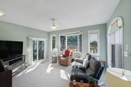 23 Lynngate Grove