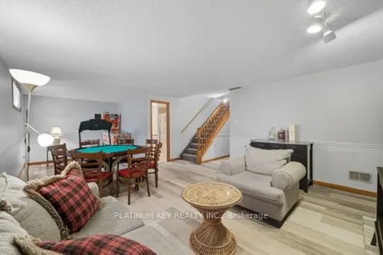 23 Lynngate Grove