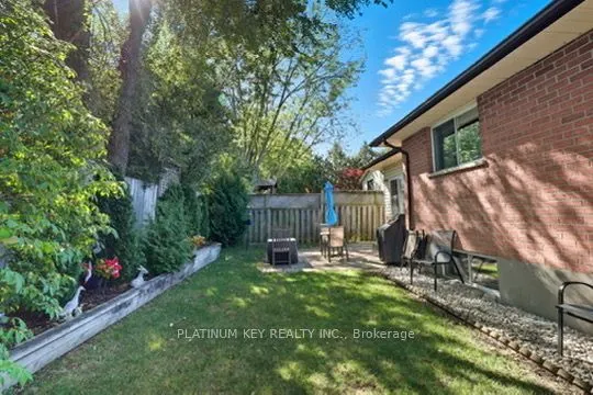 23 Lynngate Grove
