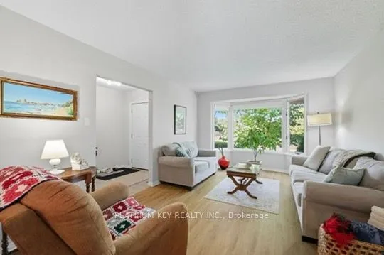 23 Lynngate Grove
