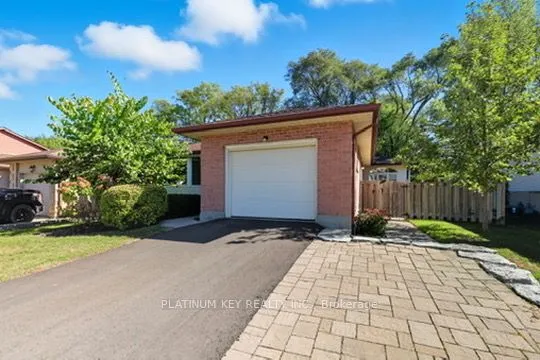 23 Lynngate Grove