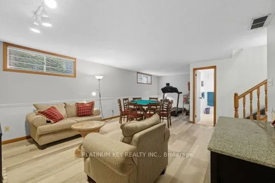 23 Lynngate Grove