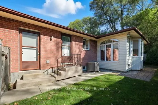 23 Lynngate Grove