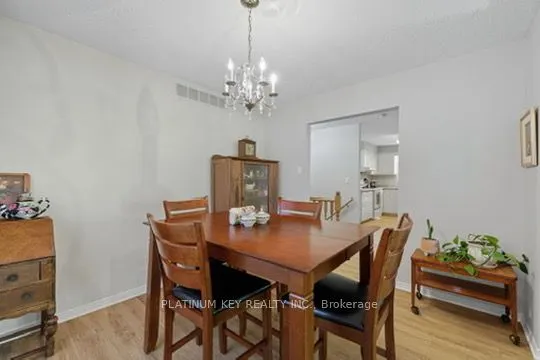 23 Lynngate Grove