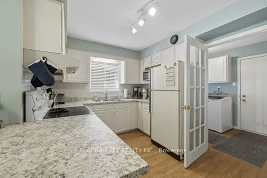 23 Lynngate Grove