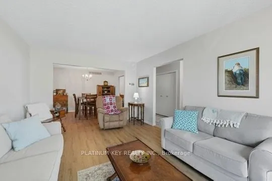 23 Lynngate Grove