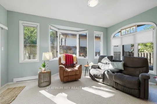 23 Lynngate Grove