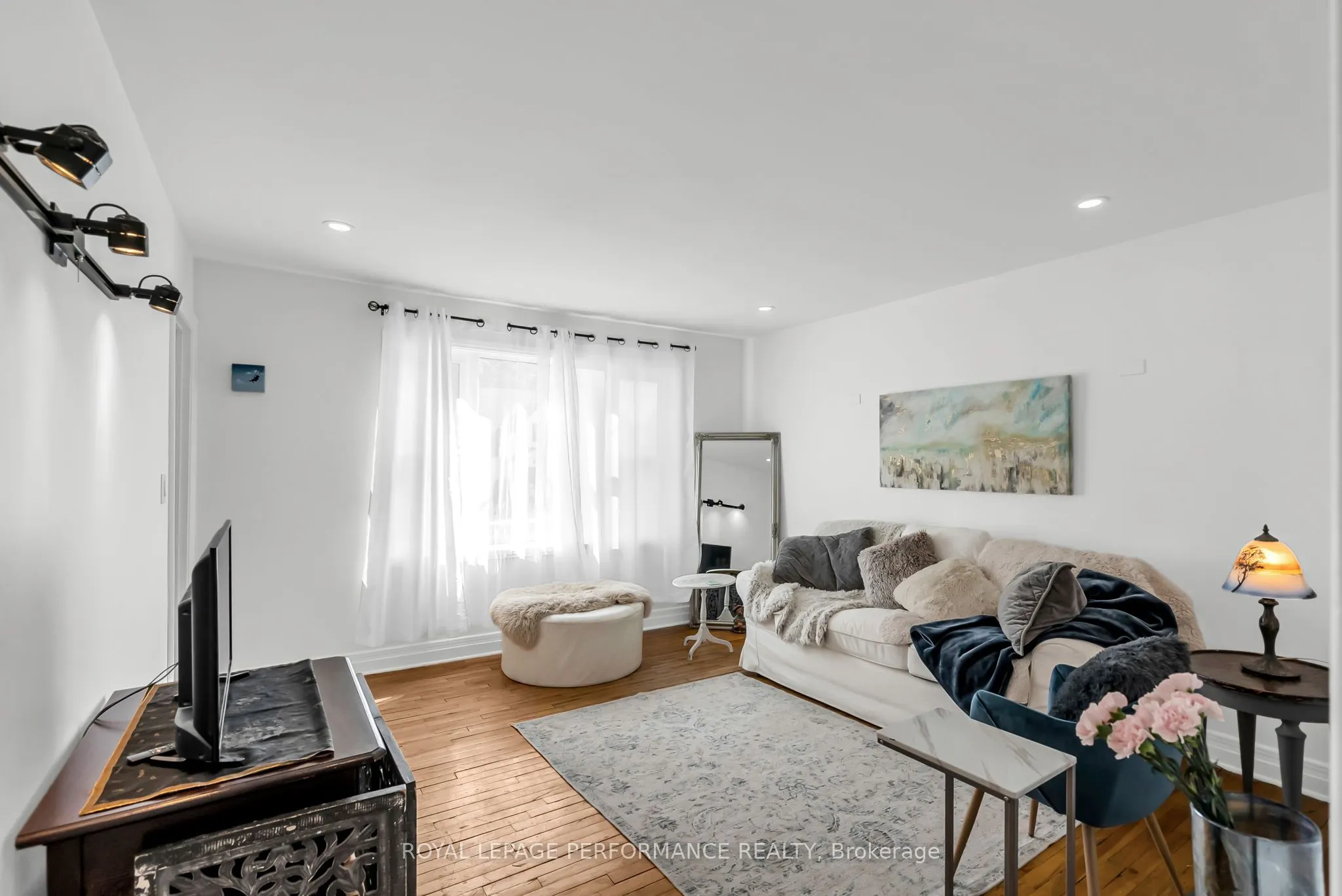 543 Fifth Street E