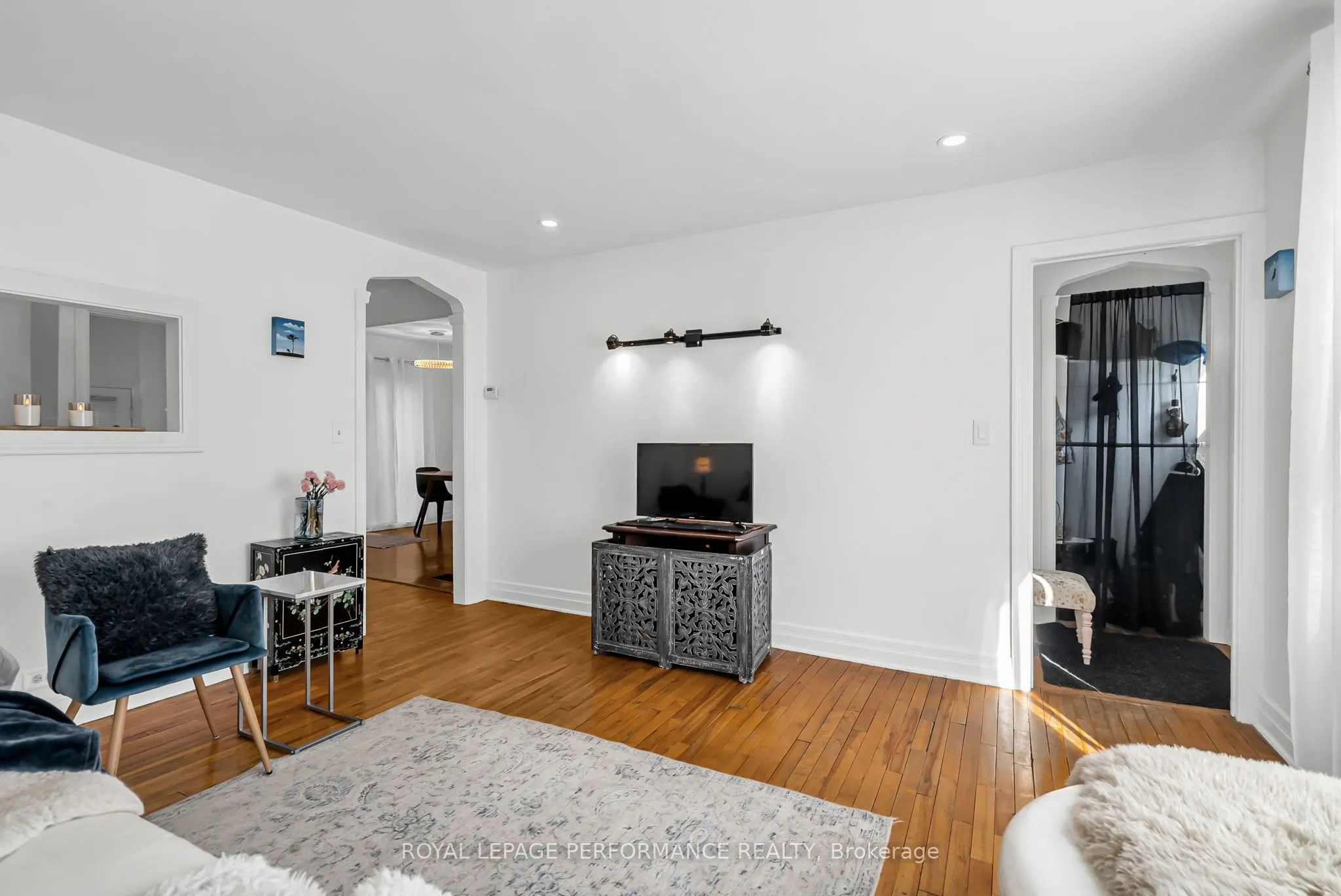 543 Fifth Street E
