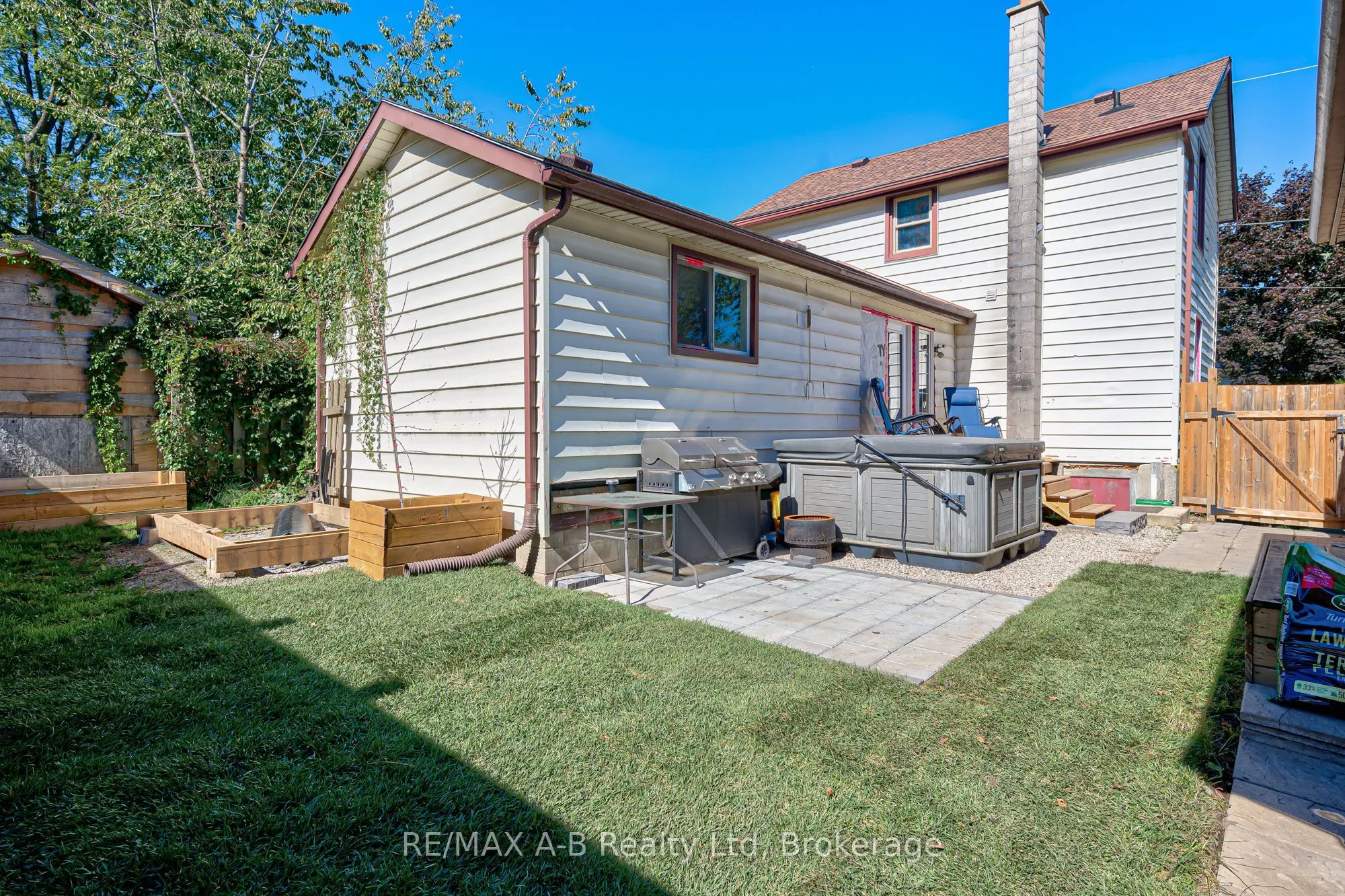 27 Brant Street