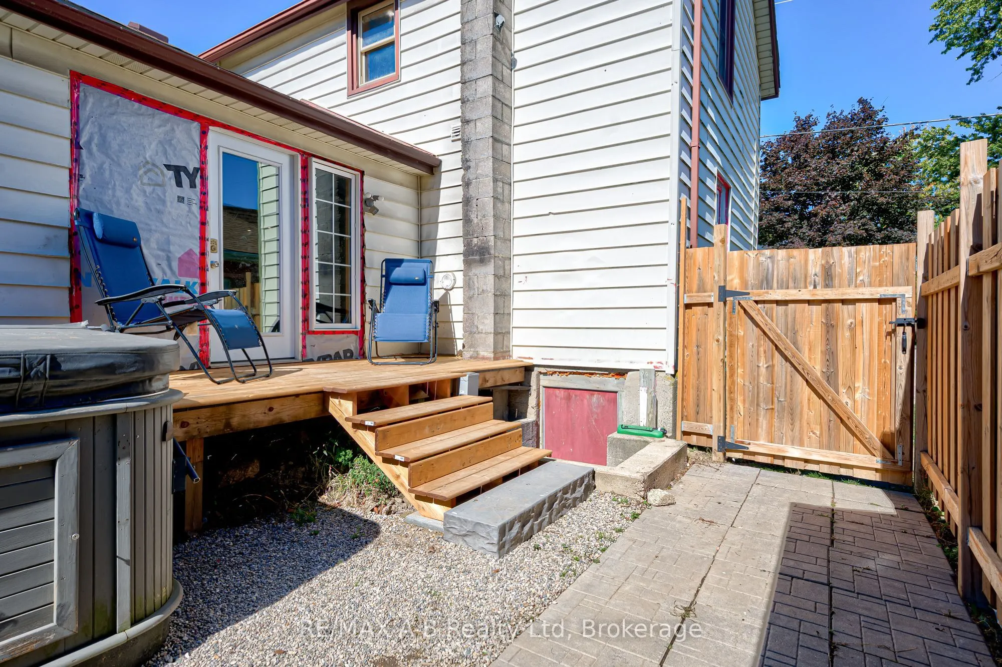 27 Brant Street
