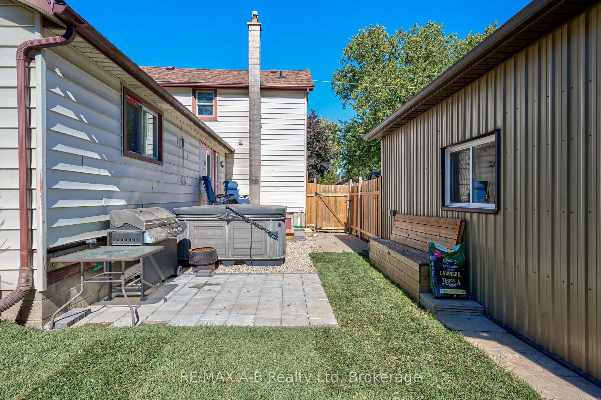 27 Brant Street