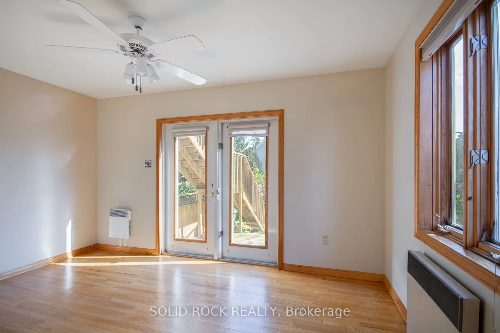 25 Champagne Avenue S